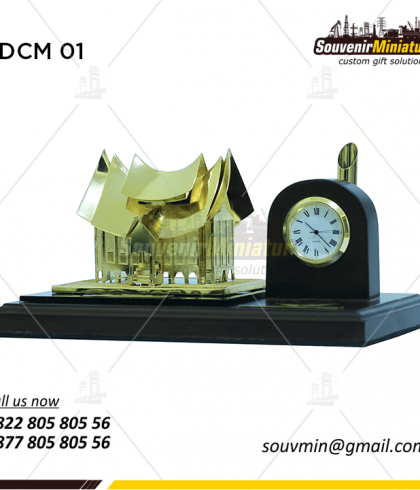 Souvenir Jam Meja Kayu Rumah Gadang